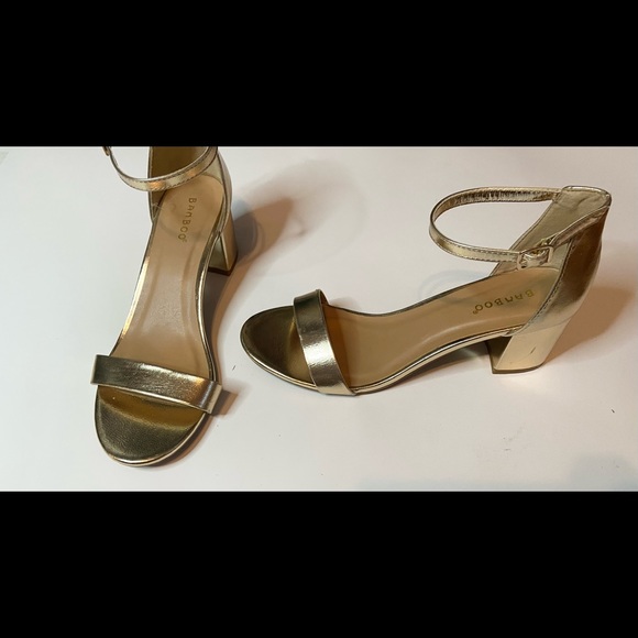 Gold heels - Picture 3 of 3